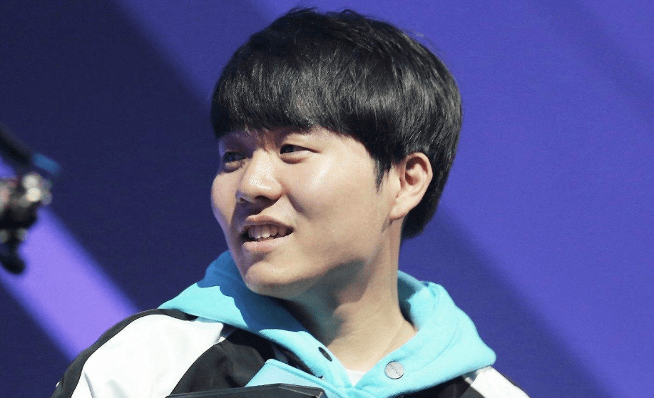 九游娱乐-刚刚！Rookie在湖人比赛中回归赛场赛前斯图加特备战荷甲，国际米兰关键时刻内部沟通