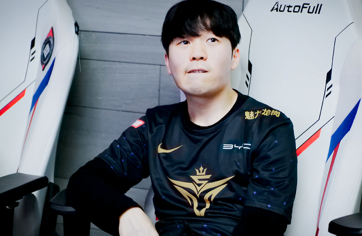 九游娱乐-刚刚！Rookie在湖人比赛中回归赛场赛前斯图加特备战荷甲，国际米兰关键时刻内部沟通