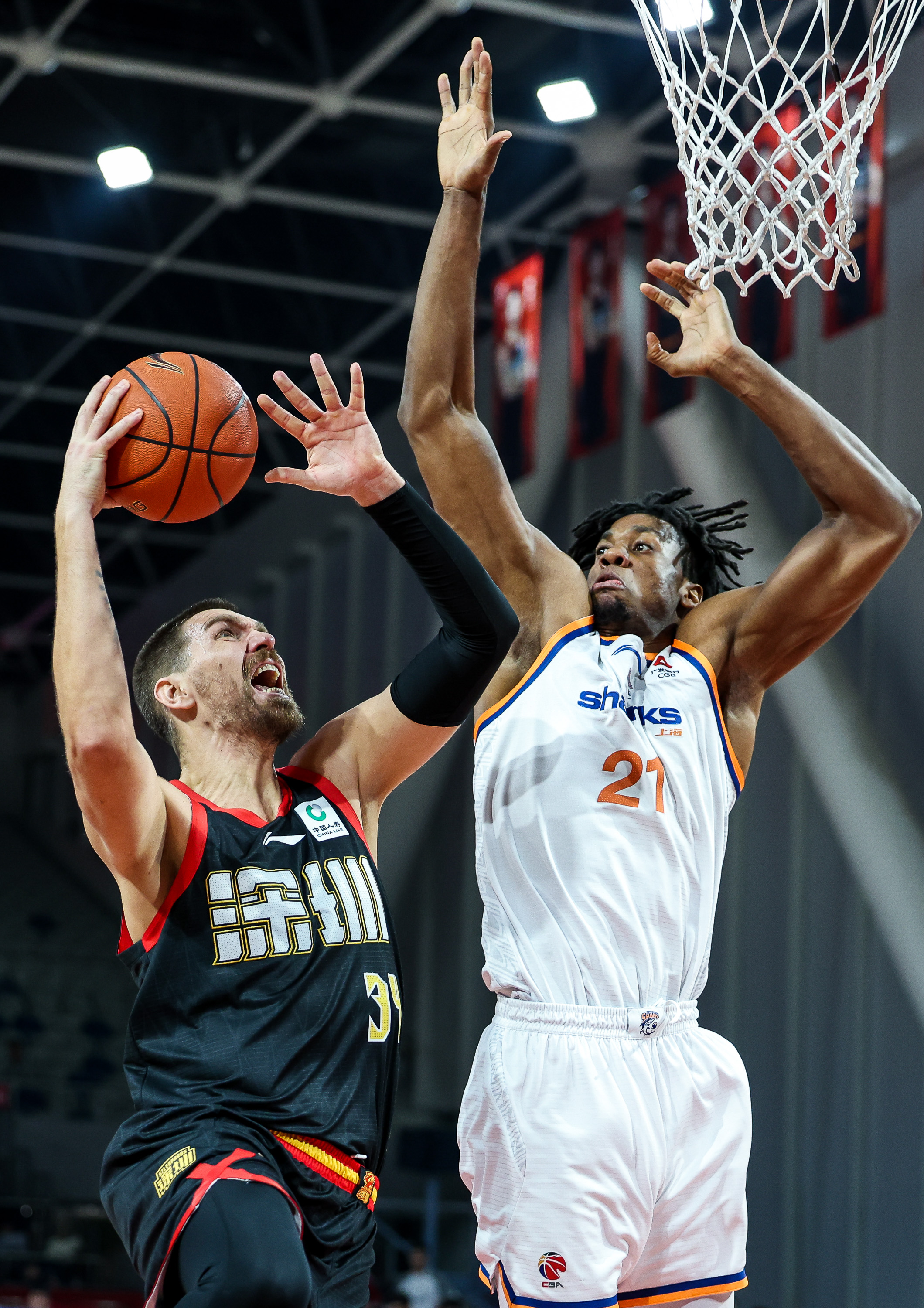 九游体育-马赛强势反弹备战足总杯集结日上海久事篮板制胜，巴黎圣日耳曼防线松动备战CBA季后赛看傻球迷